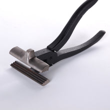 Lade das Bild in den Galerie-Viewer, Gußeiserne "SPANNZANGE" für Leinwände auf Keilrahmen Maltuchzange