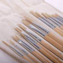 Lade das Bild in den Galerie-Viewer, Malpinselset | 18 Pinsel im Rolletui | Rund- & Flachpinsel, Naturhaar